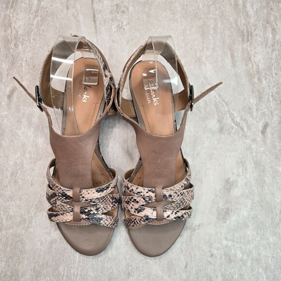 Clarks Low Wedge Sandals Size 8.5 Brown Leather Animal Print Minimalist T Strap - Picture 2 of 12